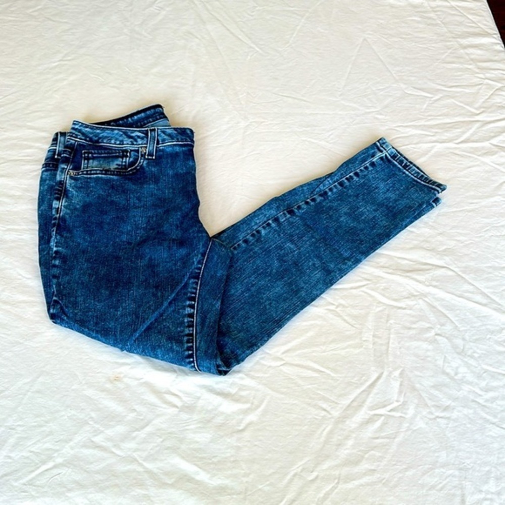 Michael Kors washed out blue skinny jeans size 4. GREAT CONDITION. Inseam 26.5”